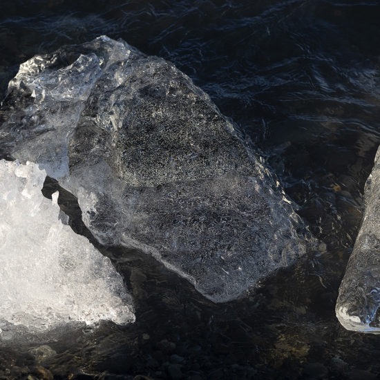 Mini icebergs à Jokulsarlon en Islande