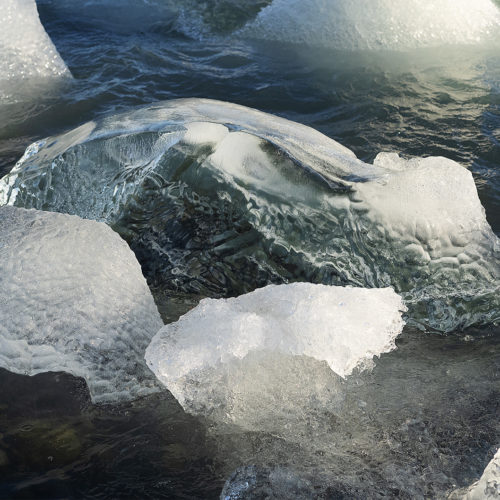 Petits icebergs à Jokulsarlon en Islande