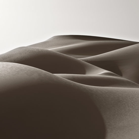 dunes de sable couleur sépia avec formes sensuelles dans le désert rub al-khali