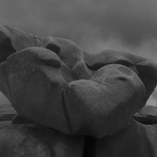 Tirage photo de rocher en équilibre en Bretagne - Equilibre I