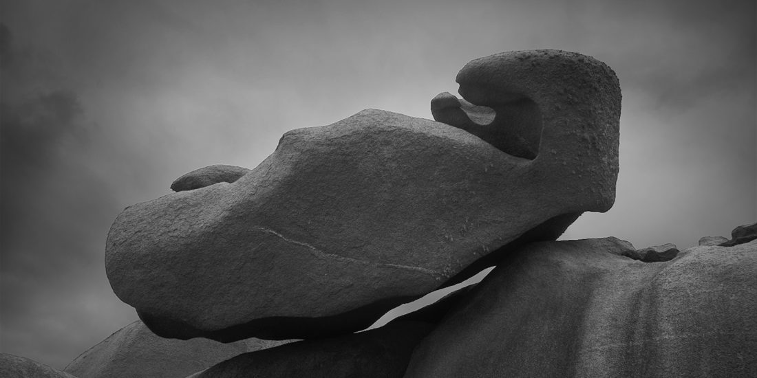 Tirage photo de rocher en équilibre en Bretagne - Equilibre II