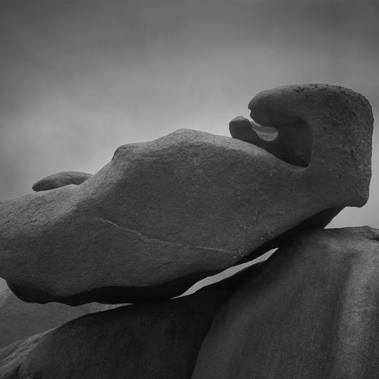 Tirage photo de rocher en équilibre en Bretagne - Equilibre II