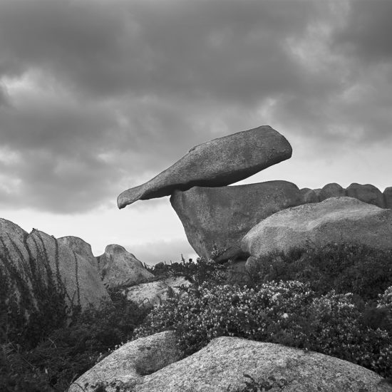 Tirage photo de rocher en équilibre en Bretagne - Equilibre III